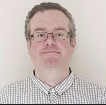 This image has an empty alt attribute; its file name is prof.jpg